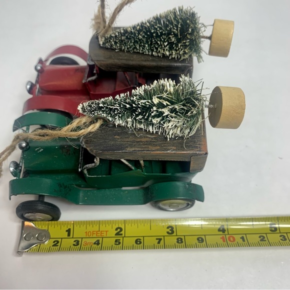Set of old fashioned style cars ornaments. Red and green. - Picture 7 of 11